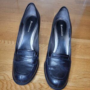 Naturalizer Black Leather Loafer Heels – Size 10W
